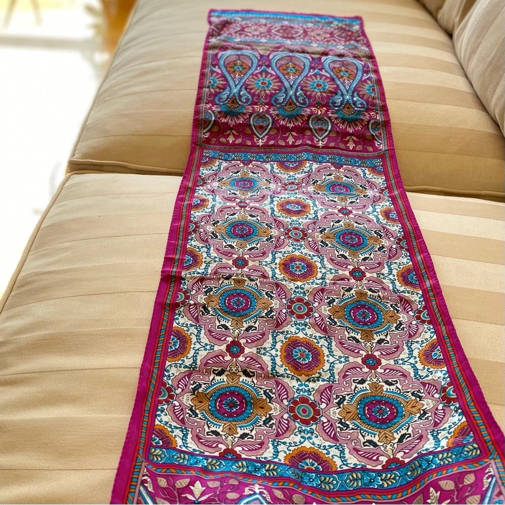 SOLD 🤩 Vntg Oscar de la Renta Silk Floral Scarf - Picture 4 of 11